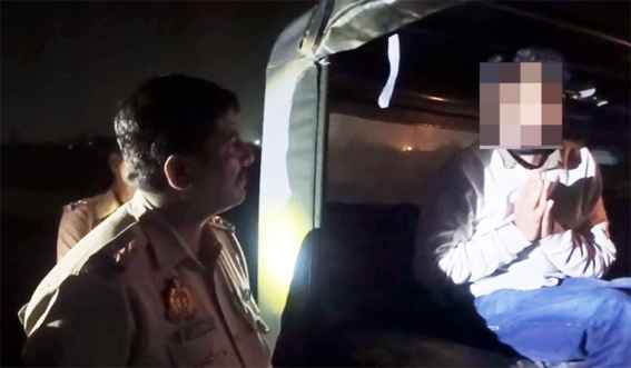 मुजफ्फरनगर पुलिस की खतौली में मुठभेड़: बदमाश शहनवाज चोरी के आभूषण और नकदी के साथ गिरफ्तार, गोली लगने से घायल