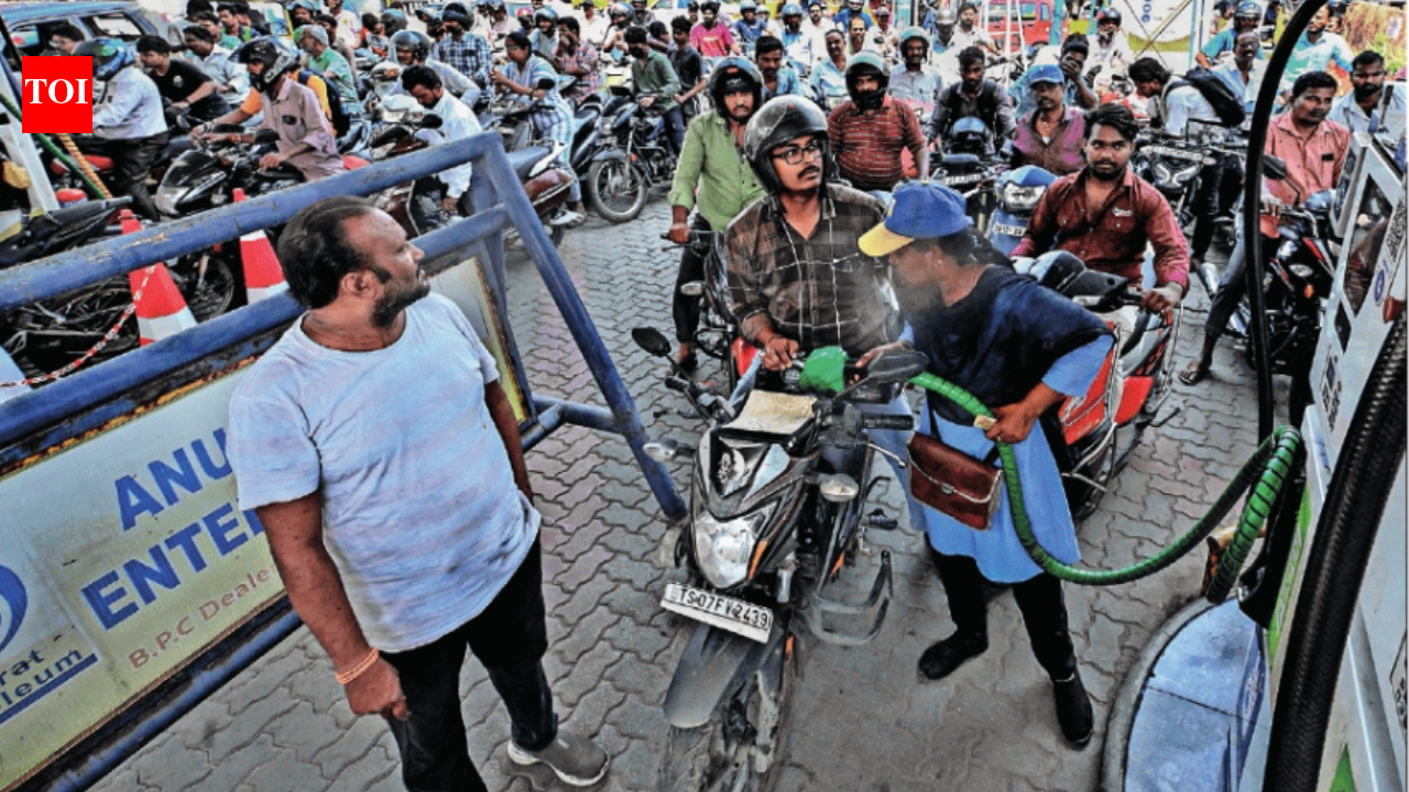 Credit stand-off hurts Hyderabad’s fuel flows, 40% pumps dry due to panic buying | hyderabad news