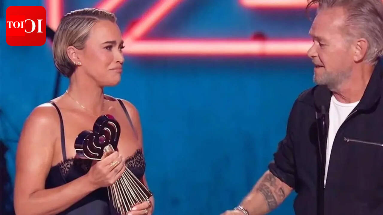 Teddi Mellencamp fights back tears as he presents his father John Mellencamp with the iHeartRadio Icon Award: ‘He pretty much saved my son’ | english movie news