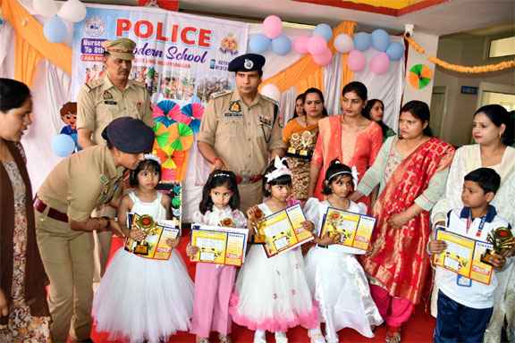 पुलिस मॉडर्न स्कूल मुजफ्फरनगर का दीक्षांत समारोह: एसएसपी संजय कुमार वर्मा ने मेधावी छात्रों को किया सम्मानित, सांस्कृतिक प्रस्तुतियों ने मोहा मन