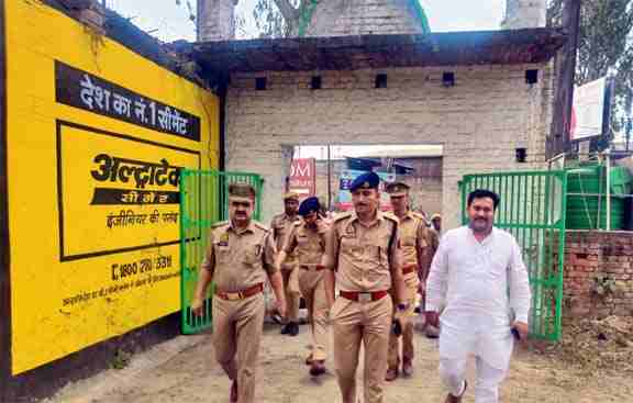 मुजफ्फरनगर में अलविदा जुम्मा, ईद और नवरात्रि से पहले फ्लैग मार्च: सुरक्षा व्यवस्था कड़ी, सौहार्द बनाए रखने की अपील