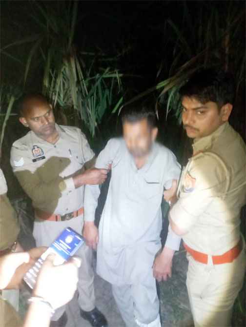 मुजफ्फरनगर: खतौली पुलिस मुठभेड़ में 10 हजार रुपये का इनामी गौपालक शकील घायल हो गया और गोली लगने के बाद गिरफ्तार कर लिया गया.