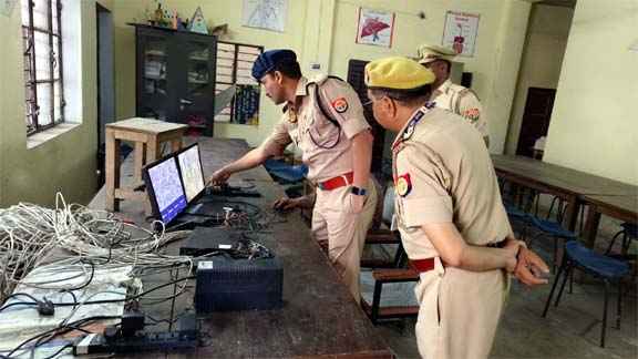 मुजफ्फरनगर में कड़ी सुरक्षा के बीच यूपी सब इंस्पेक्टर भर्ती परीक्षा शुरू, 17 केंद्रों पर पुलिस प्रशासन अलर्ट
