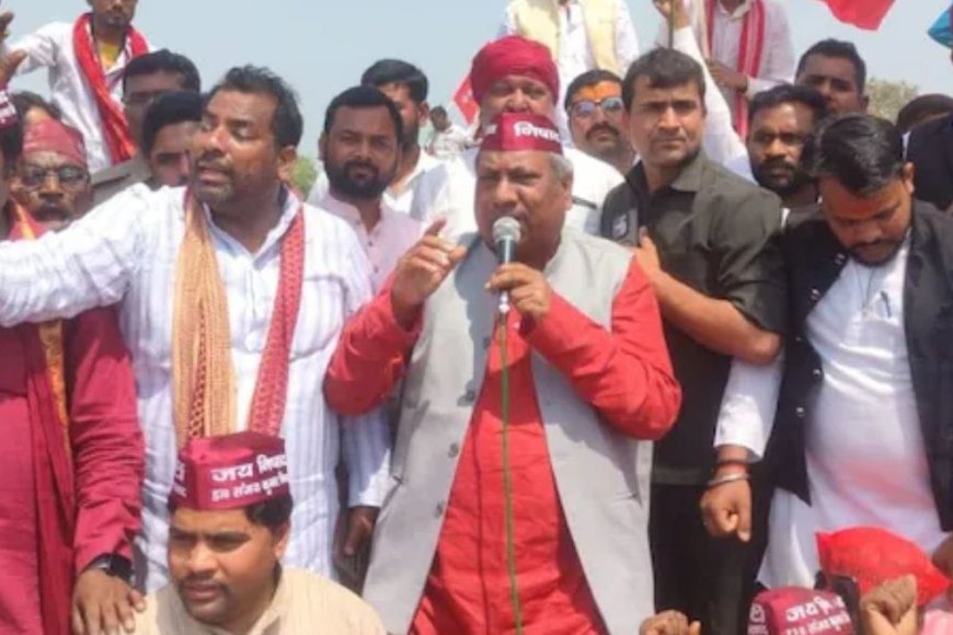 हाईवे पर धरने पर बैठे मंत्री संजय निषाद…श्रृंगवेरपुर धाम में मस्जिद हटाने की मांग को लेकर हंगामा