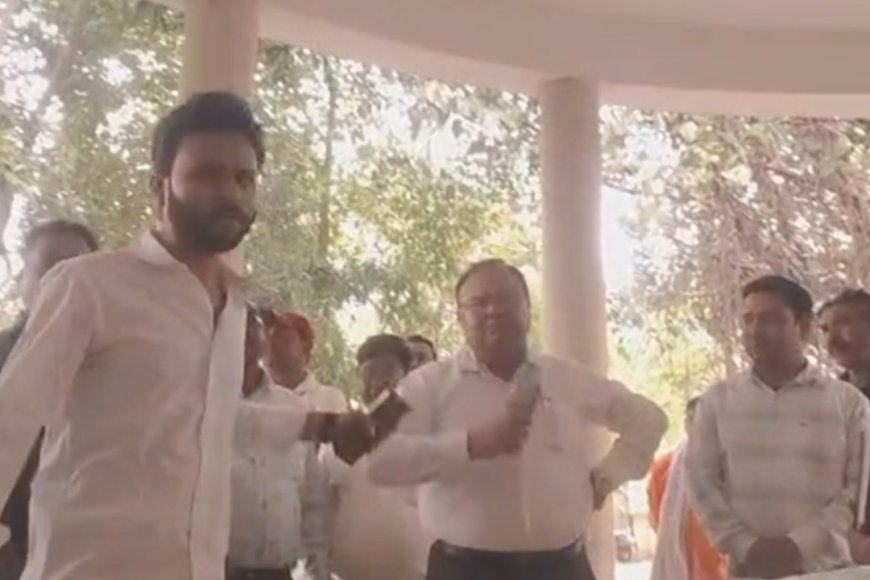 फ़तेहपुर सीएमओ कार्यालय में हंगामा, टेंडर के नाम पर पैसे लेने के आरोप का वीडियो वायरल
