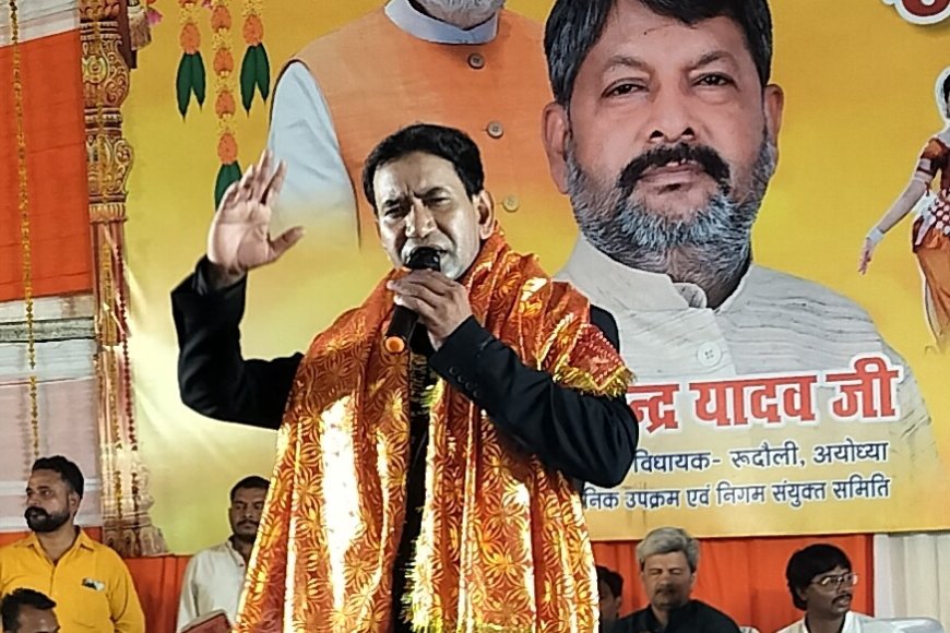 निरहुआ के मंच पर पहुंचते ही कामाख्या धाम महोत्सव गानों और बयानों से रंगा हुआ हो गया