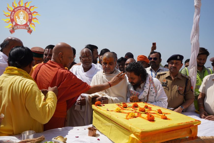 राम मंदिर परिसर में सूर्य मंदिर के शिखर पर फहराया गया ध्वज, रामनवमी से पहले बढ़ी भव्यता