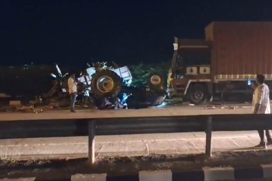 मुसाफिरखाना में ट्रैक्टर-ट्रक की जोरदार टक्कर, चार लोग घायल, दो की हालत गंभीर