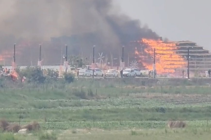 राजघाट में महायज्ञ के दौरान लगी भीषण आग, मौके पर पहुंची दमकल की कई गाड़ियां