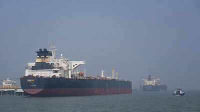 10 ships carrying energy cargo to India got stranded in the Persian Gulf. india news