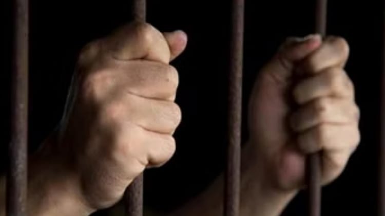 ऋषिकेश: गुरुद्वारा कर्मचारी हत्याकांड; लकी को आजीवन कारावास की सजा, पेचकस से कई बार वार कर किया था अपराध -ऋषिकेश गुरुद्वारा कर्मचारी हत्याकांड मामले में लकी को आजीवन कारावास की सजा