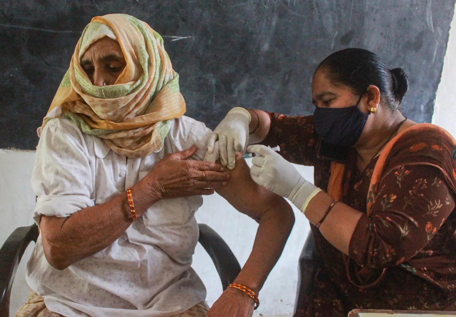 One dose of Covid-19 vaccine sufficient for already infected people: Study india news