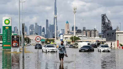 UAE weather conditions: UAE weather warning: Heavy rain, thunderstorms and traffic chaos in Dubai and Abu Dhabi – security warning issued | world News