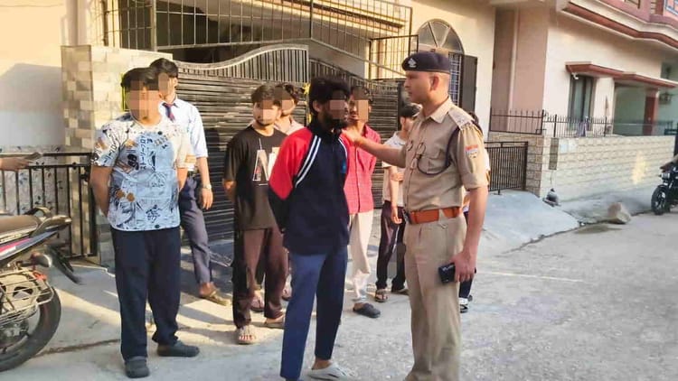 देहरादून: यहां रहना है तो हमारे नीचे रहना होगा…संगीत बजाने को लेकर हुए विवाद ने दिव्यांशु को हमेशा के लिए खामोश कर दिया -Dehradun Crime संगीत बजाने को लेकर विवाद, 15 आरोपियों ने दिव्यांशु को भरे बाजार में बार-बार पीटा, पीड़ित की मौत