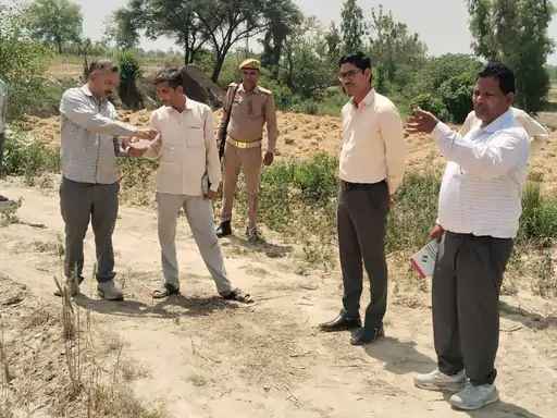 मुजफ्फरनगर/बुढ़ाना दुर्गनपुर में एसडीएम कृष्णकांत विश्वकर्मा ने गेहूं की फसल की क्रॉप कटिंग का लिया जायजा, पारदर्शिता के दिए सख्त निर्देश।