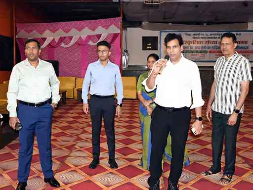 मुज़फ्फरनगर रिजर्व पुलिस लाइन में प्रशिक्षु सिपाहियों के लिए पारंपरिक ‘बड़ा रात्रिभोज’, DIG अभिषेक सिंह और SSP संजय वर्मा ने बढ़ाया उत्साह।