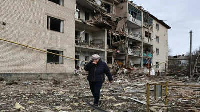 Russia attacks Ukraine with missiles and drones, 17 dead