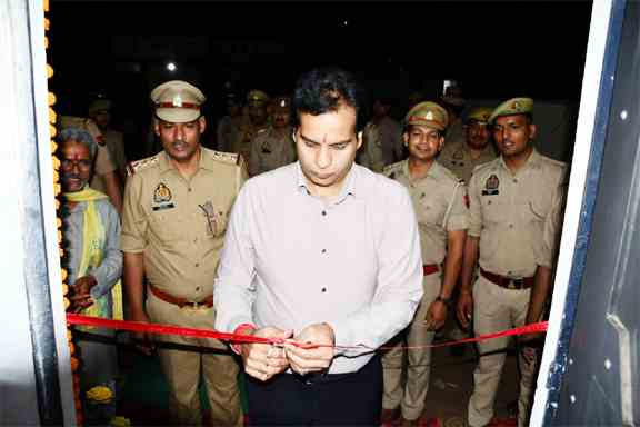 मुज़फ्फरनगर के एसएसपी संजय कुमार वर्मा ने फुगाना थाने में मालखाना भवन और सराय चौकी बैरक का उद्घाटन किया.