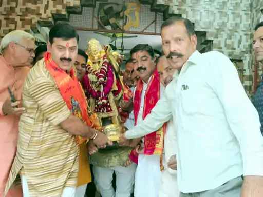 मुजफ्फरनगर/मीरापुर बालाजी जन्मोत्सव शोभा यात्रा: बैंड-बाजों, भव्य झांकियों और पुष्पवर्षा के बीच निकली ऐतिहासिक शोभा यात्रा, सैकड़ों भक्तों ने खींचा विशाल रथ.