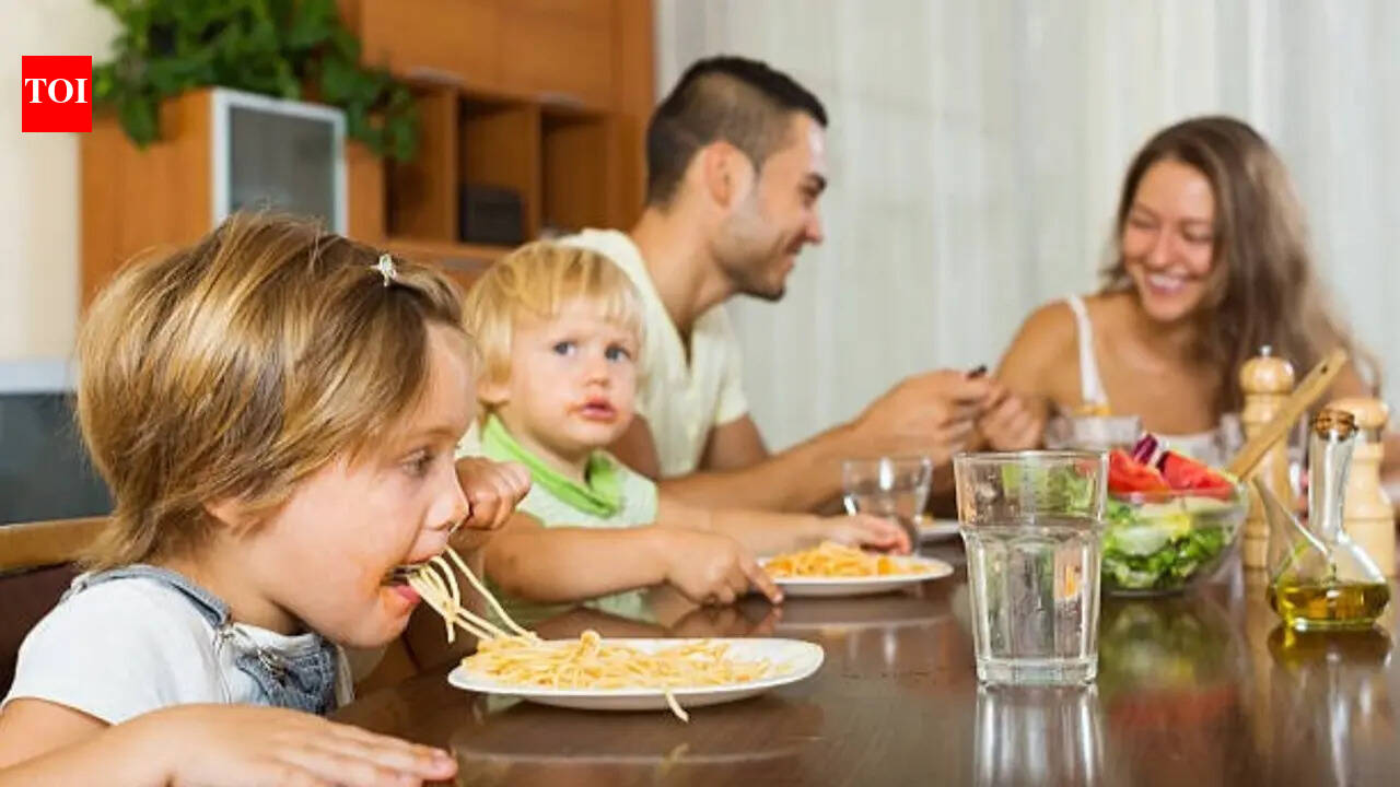 Family Dinners: How Family Dinners Strengthen Parent-Child Relationships