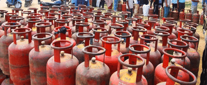 गैस संकट: सात फेरों से पहले सात सिलेंडर के लिए भटक रहा दूल्हा, तहसीलदार ने दिए व्यवस्था के निर्देश