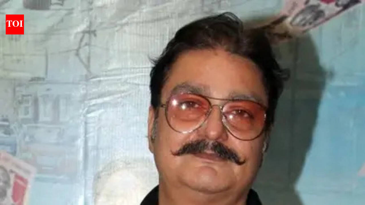 Vinay Pathak celebrates Rajat Kapoor’s directorial skills in ‘Everybody Loves Sohrab Handa’.