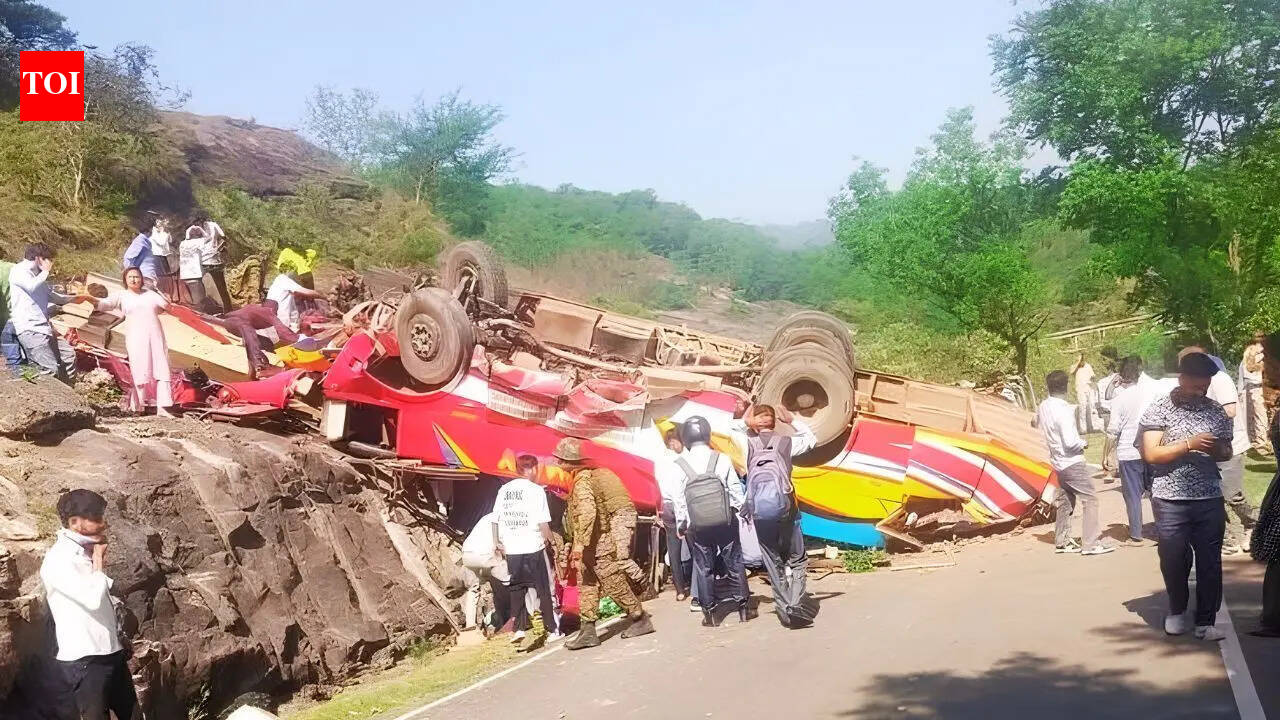 7 people died, many injured after bus fell into ditch in Udhampur, Jammu and Kashmir. jammu news