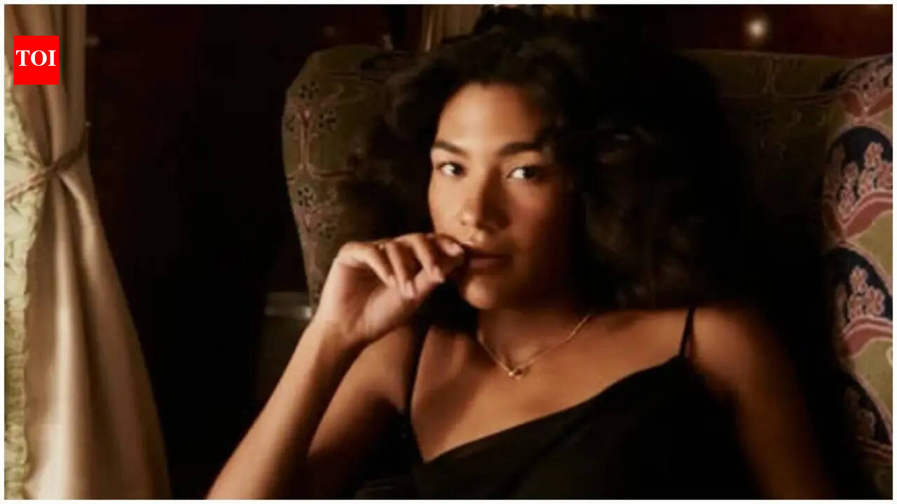 Olivia Dean opens the tour with the first Glasgow show: performing songs such as ‘Man I Need’ and ‘So Easy (To Fall in Love)’.