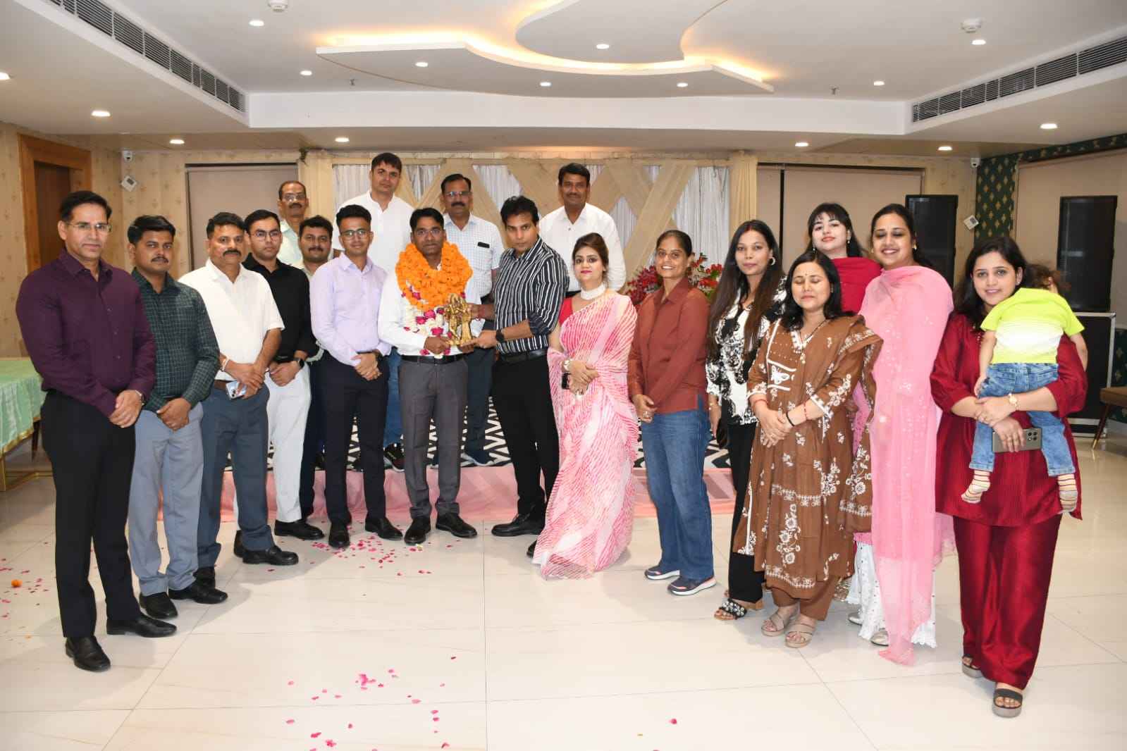 राम आशीष यादव का लखनऊ कमिश्नरेट स्थानांतरण: मुजफ्फरनगर पुलिस परिवार ने दी भावभीनी विदाई और नई जिम्मेदारी के लिए शुभकामनाएं।