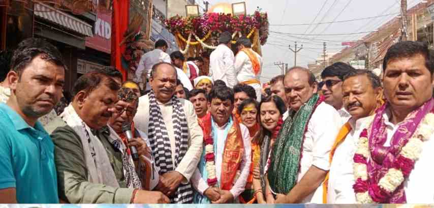 बालाजी जयंती शोभा यात्रा: स्वर्ण रथ पर विराजमान हुए भगवान श्री बालाजी, हजारों भक्तों से भक्तिमय हुआ शहर मुजफ्फरनगर।