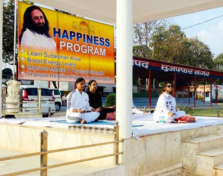मुजफ्फरनगर आर्ट ऑफ लिविंग कार्यक्रम: पुलिस लाइन में तीन दिन चला योग-ध्यान अभियान, प्रशिक्षु सिपाहियों को मिला मानसिक मजबूती का मंत्र