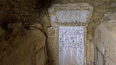 4,300-year-old gold-covered mummy found locked in a deep mine in Egypt, shocking archaeologists. world News