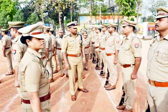 मुजफ्फरनगर पुलिस लाइन निरीक्षण: सहारनपुर रेंज के DIG अभिषेक सिंह का वार्षिक निरीक्षण, परेड से लेकर शस्त्रागार तक व्यवस्थाओं की गहन समीक्षा.