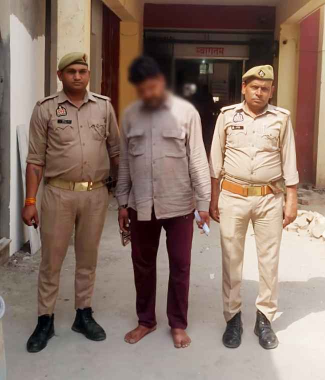 मुजफ्फरनगर मिशन शक्ति एक्शन: एंटी रोमियो टीम ने युवक को नाजायज चाकू के साथ पकड़ा, ए टू जेड चौराहे से गिरफ्तारी