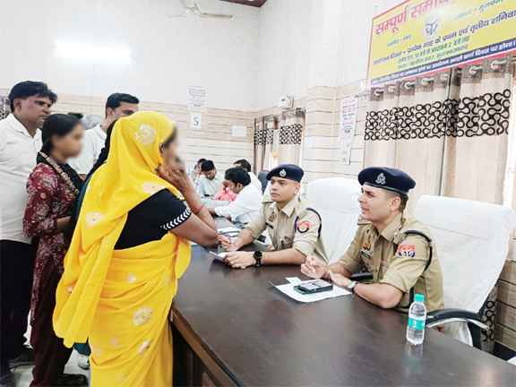 मुज़फ्फरनगर संपूर्ण समाधान दिवस: तहसील सदर में एसपी सिटी अमृत जैन ने सुनी जनसमस्याएं, महिला अपराध और साइबर धोखाधड़ी के मामलों पर दिए विशेष निर्देश