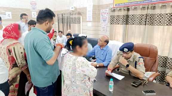 मुजफ्फरनगर डीएम उमेश मिश्र व एसएसपी संजय कुमार वर्मा ने तहसील सदर में सुनी जनसमस्याएं, त्वरित निस्तारण के दिये सख्त निर्देश