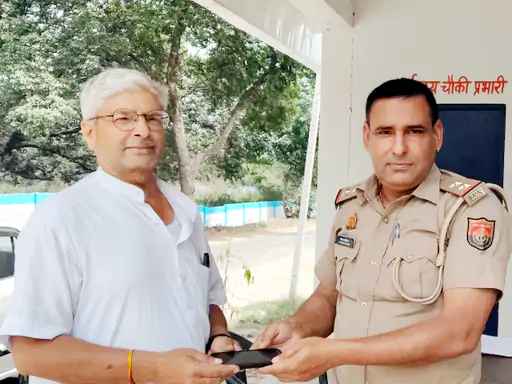 मीरापुर साइबर हेल्प डेस्क की सफलता: खोया हुआ आईफोन बरामद, मीरापुर मुजफ्फरनगर पुलिस ने वैध मालिक योगेश त्यागी को लौटाया।