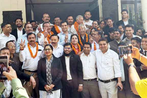 सिविल बार एसोसिएशन मुजफ्फरनगर चुनाव 2026: सुगंध जैन बने अध्यक्ष, सत्येन्द्र कुमार महासचिव चुने गए, कोर्ट परिसर में अधिवक्ताओं का ऐतिहासिक जनादेश