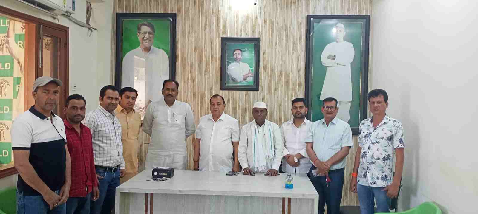 मुजफ्फरनगर: जयंत चौधरी और मुख्यमंत्री योगी आदित्यनाथ के प्रस्तावित आगमन से पहले रालोद कार्यालय में रणनीतिक बैठक, शक्ति प्रदर्शन की तैयारियां तेज.