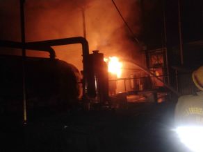 मुज़फ्फरनगर न्यूज़: जानसठ रोड टायर रिसाइक्लिंग प्लांट में लगी भीषण आग, विनायक इंटरप्राइजेज फैक्ट्री में अफरा-तफरी.