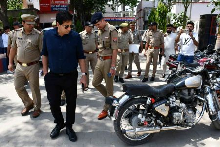 मुजफ्फरनगर एसएसपी संजय कुमार वर्मा ने चरथावल थाने का औचक निरीक्षण, रिकार्ड अपडेट और महिला हेल्प डेस्क के सख्त निर्देश दिये।