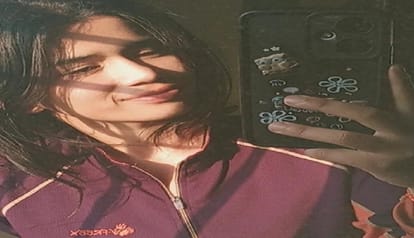 हादसा: तेज रफ्तार पिकअप ट्रक ने स्कूटर सवार दो लड़कियों को टक्कर मार दी, जिससे एक की मौत हो गई और दूसरी गंभीर रूप से घायल हो गई