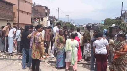 देहरादून: राजधानी के चूना भट्टा इलाके में मिला शव, इलाके में सनसनी, पुलिस ने मौके पर पहुंचकर जांच शुरू की