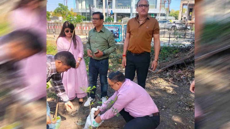 देहरादून: वाणिज्य कर विभाग के अधिकारियों ने किया पौधारोपण, पर्यावरण संरक्षण के लिए सभी की भागीदारी पर दिया जोर – वाणिज्य कर विभाग के अधिकारियों ने पौधारोपण कर दिया पर्यावरण संरक्षण का संदेश