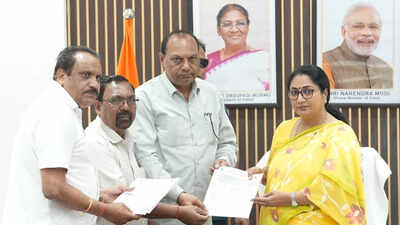 Delhi government committed to solving the problems of sanitation workers: CM Gupta. india news