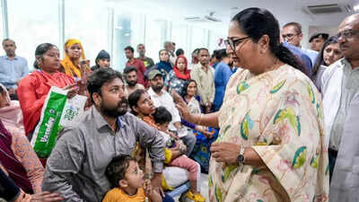 Delhi Chief Minister inspects Aruna Asaf Ali Hospital for summer preparations. india news