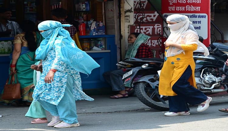 भीषण गर्मी: स्कूलों में ठंडे पानी के साथ फर्स्ट एड बॉक्स रखना अनिवार्य, शिक्षा विभाग ने जारी की एडवाइजरी – शिक्षा विभाग ने स्कूलों में ठंडे पानी के साथ फर्स्ट एड बॉक्स रखना अनिवार्य कर दिया है।