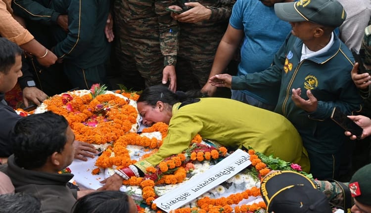 पिथौरागढ़: सिक्किम से पहुंचा शहीद का पार्थिव शरीर, सैन्य सम्मान के साथ हुआ अंतिम संस्कार