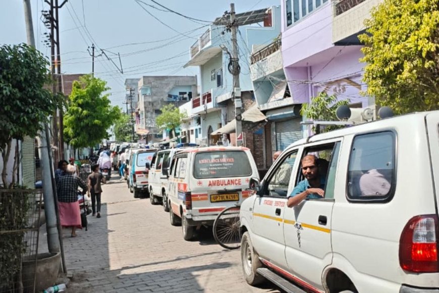 उन्नाव में अनोखी शव यात्रा, 16 एंबुलेंस के साथ निकाली गई शव यात्रा