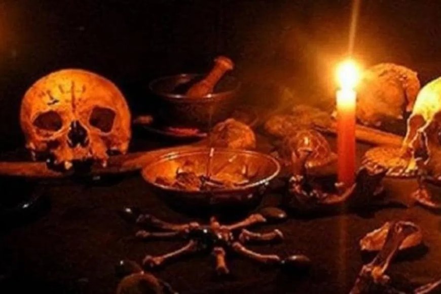 भूत उतारने के नाम पर ढोंगी बाबा ने लड़की की गर्दन पर हाथ फेरा, बाल पकड़कर जमीन पर पटक दिया.